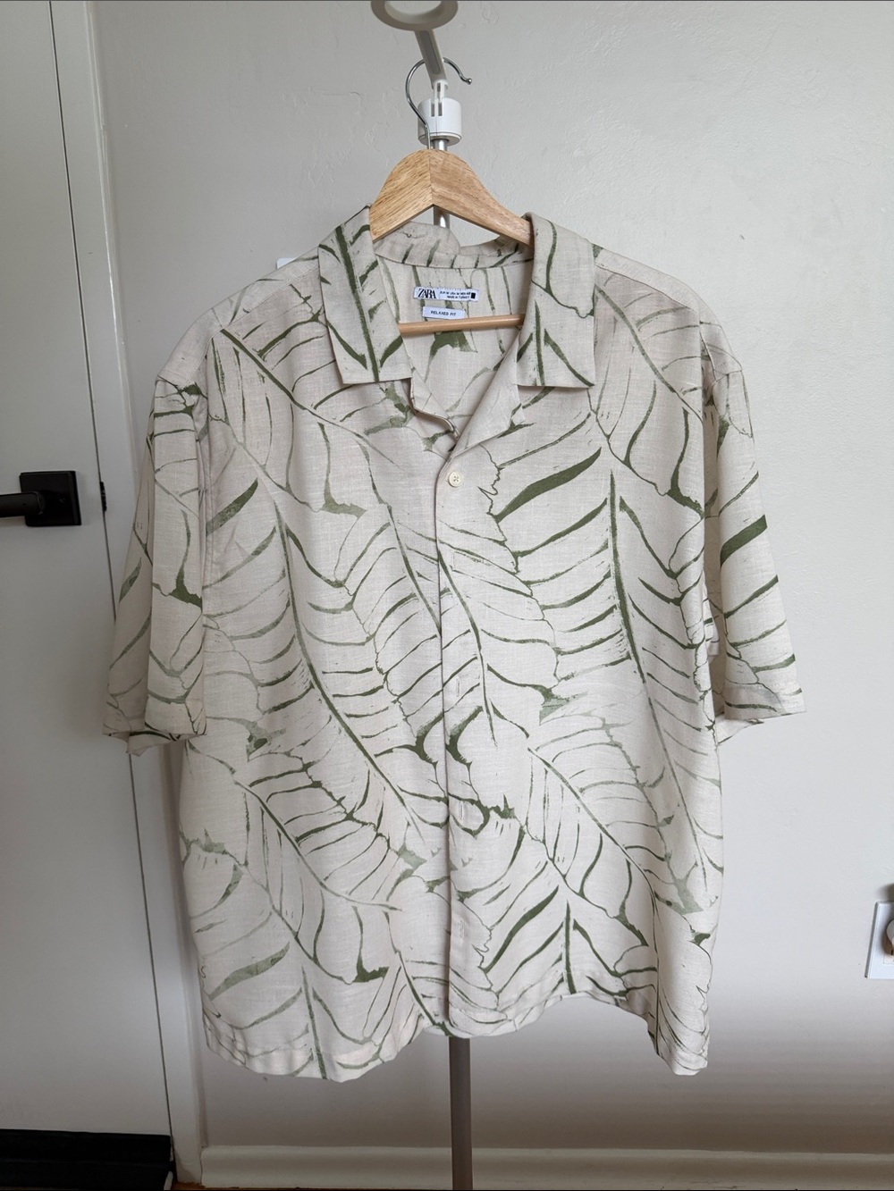 Zara Cream Short-Sleeve Button-Down Shirt with Olive Leaf Print
